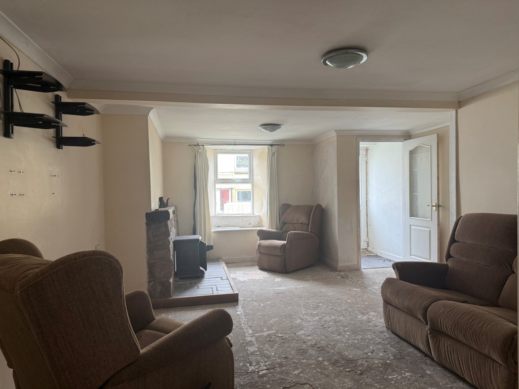 Lot: 38 - TWO-BEDROOM TERRACED COTTAGE FOR UPDATING WITH PARKING - Living dining room towards front of property